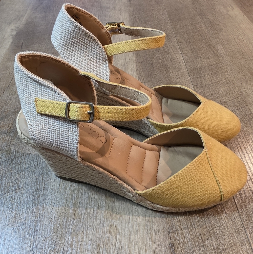Me Too- Yellow Brenna Wedge. Size 6